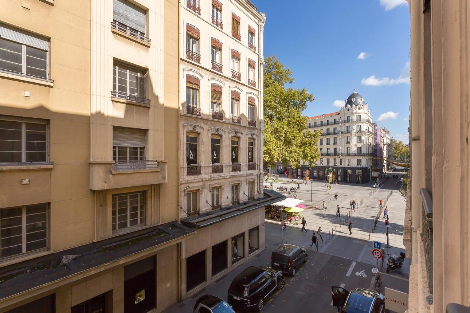 Hallmark - Location T2 - Lyon 2 Exterior photo